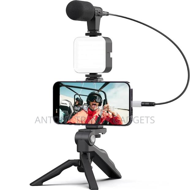 Video Shooting Kit With Fill Light and Microphone
