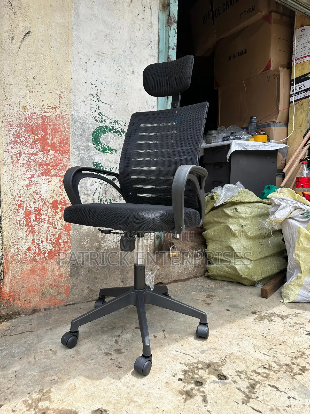 Ergonomic Mesh Headrest Office Chair