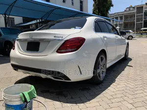 Mercedes-Benz C200 2018 Pearl