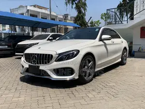 Mercedes-Benz C200 2018 Pearl
