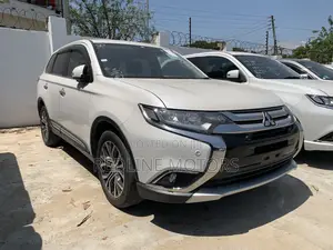 Mitsubishi Outlander ES FWD 2017 White
