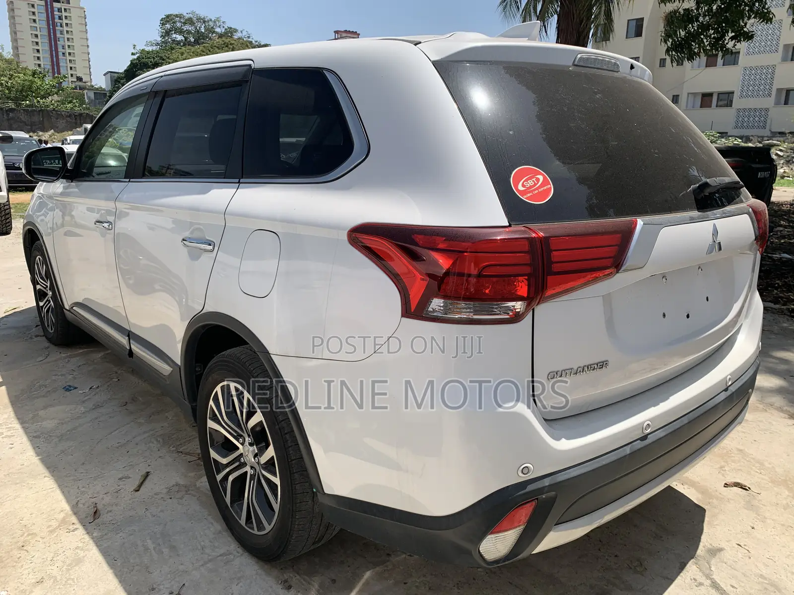 Mitsubishi Outlander ES FWD 2017 White