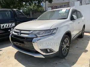 Mitsubishi Outlander ES FWD 2017 White