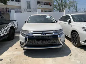 Mitsubishi Outlander ES FWD 2017 White