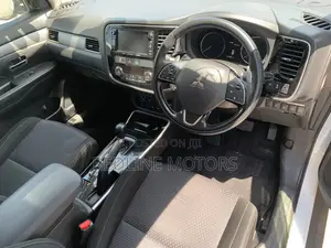 Mitsubishi Outlander ES FWD 2017 White