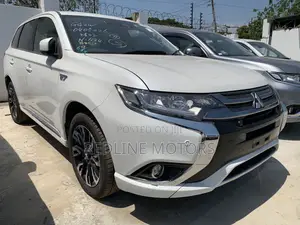 Mitsubishi Outlander 2.4 PHEV AWD 2017 Off white