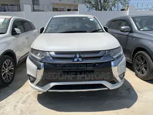 Mitsubishi Outlander 2.4 PHEV AWD 2017 Off white