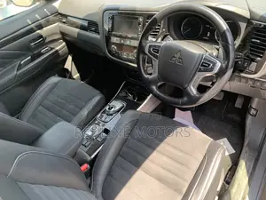 Mitsubishi Outlander 2.4 PHEV AWD 2017 Silver