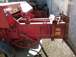 New Holland 376 Baler