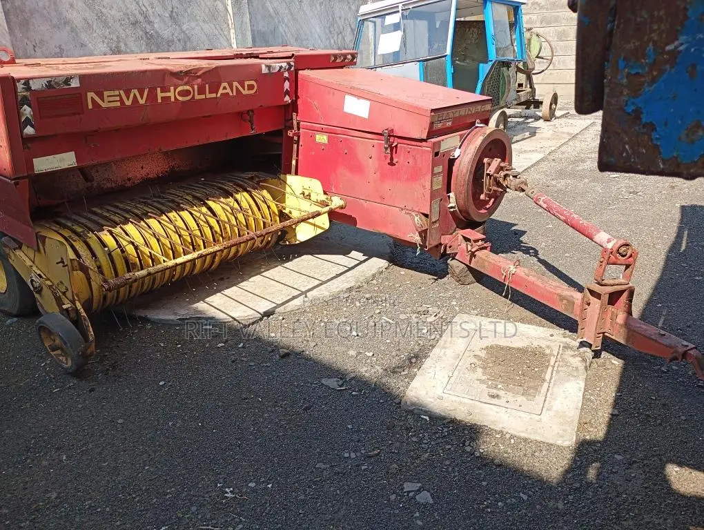 New Holland 376 Baler