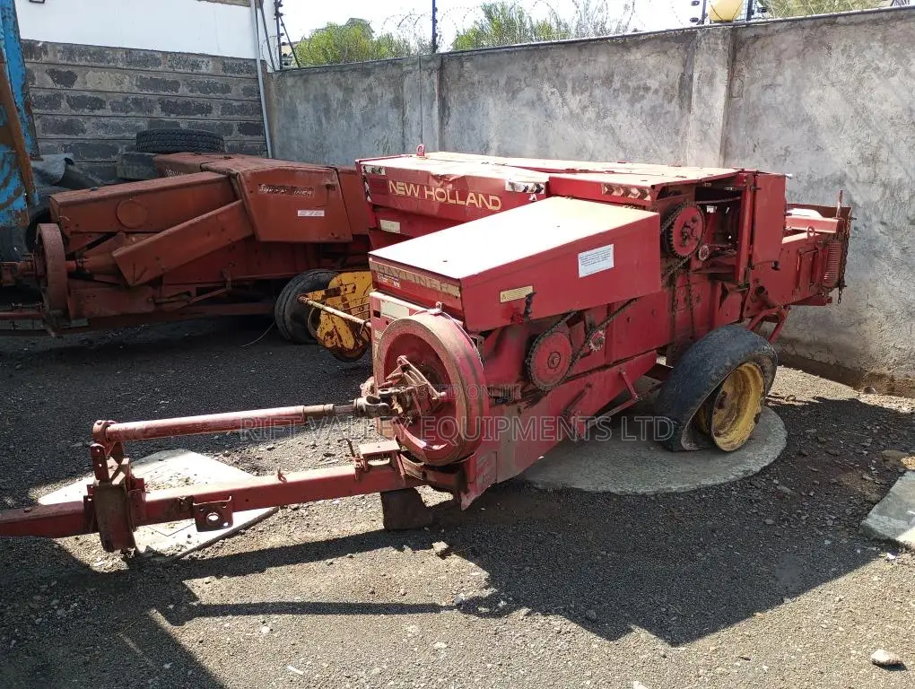 New Holland 376 Baler