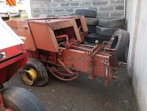 New Holland 276 Baler