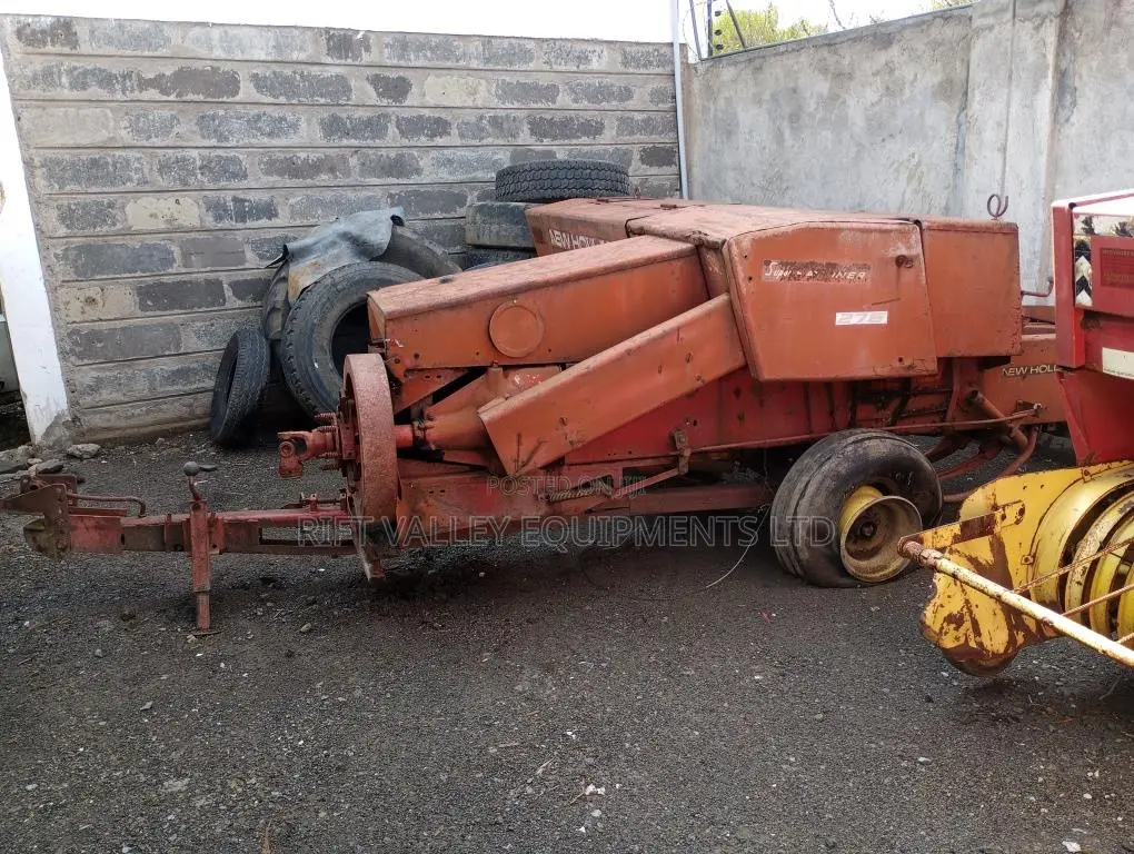 New Holland 276 Baler