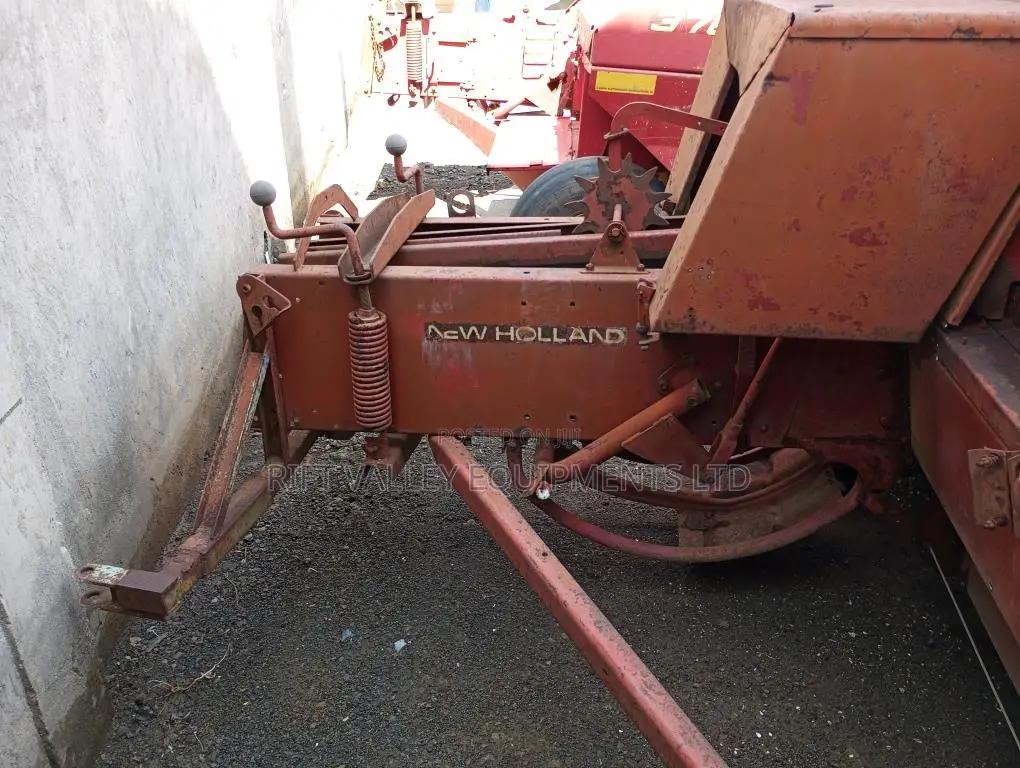 New Holland 276 Baler