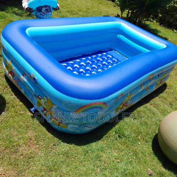 Inflatable Swimming Pool With Electric Pump - main view