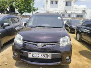 Toyota Sienta 2013 Pink