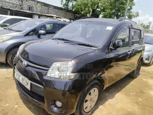 Toyota Sienta 2013 Pink