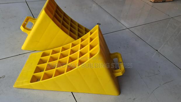 Plastic Wheel Chocks/Plastic Wheel Stoppers.