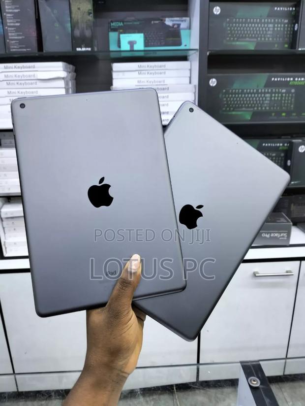 New Apple iPad 10.2 (2020) 32 GB Gray - thumbnail 2