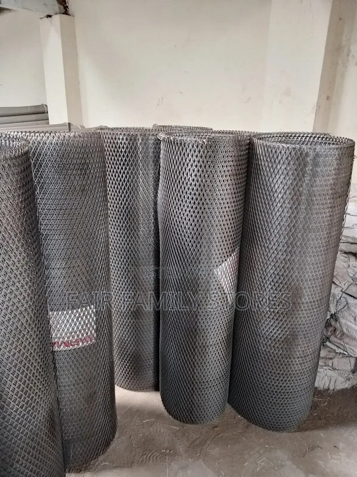 Expandable Mesh Wire Medium.
