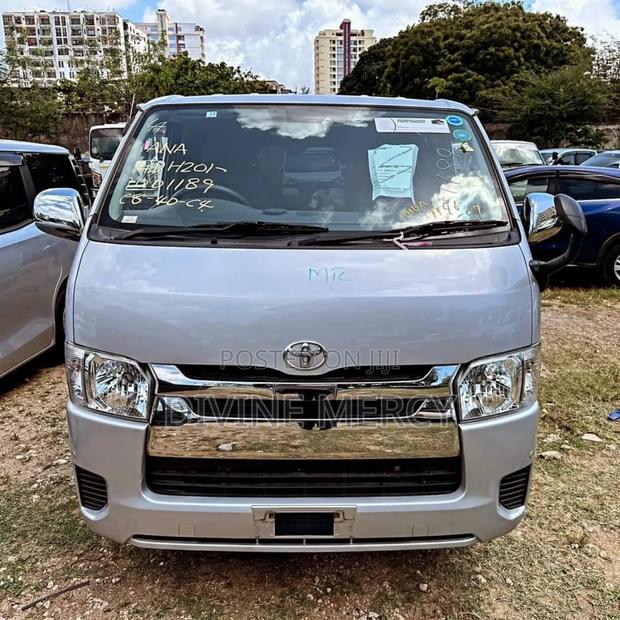 Grill Toyota Hiace 7l/,9l