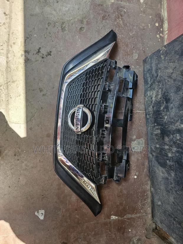 Nissan Note 2018 Grill