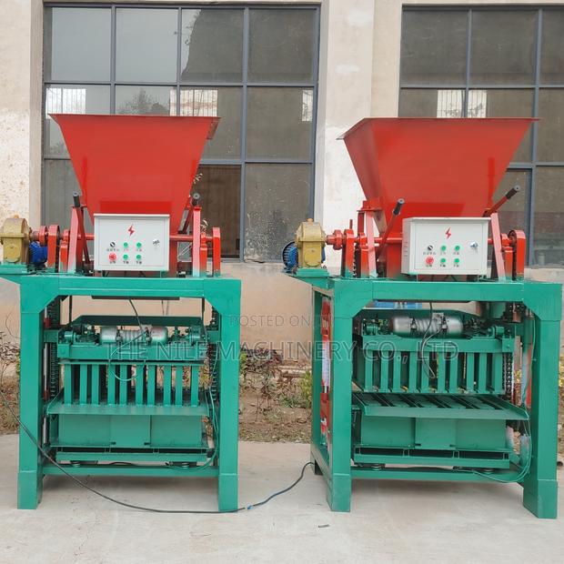 Hollow Solid Cement Brick Molding With Hopper - main view