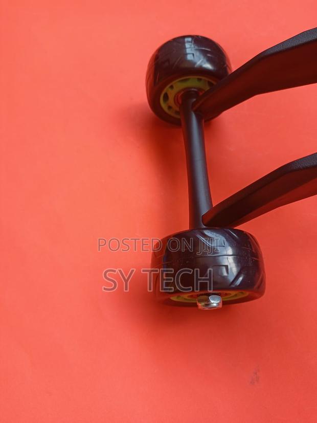 Multifunctional 4 Wheel Abdominal Muscle Trainer - thumbnail 3