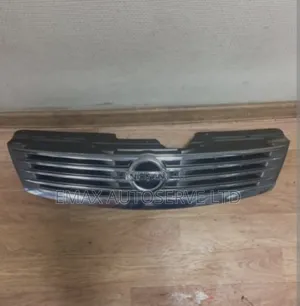 Grill Nissan Bluebird