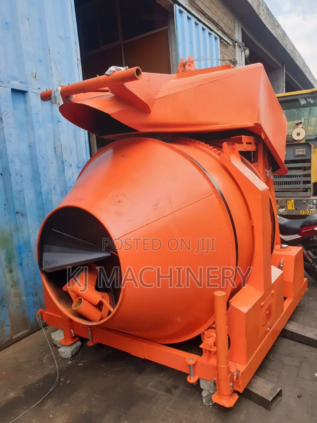 Diesel Self-Loading Concrete Mixer 560litres Water-Cooled.
