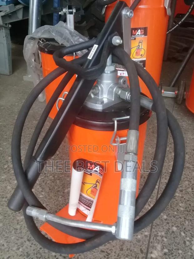 Hand Press Grease Bucket