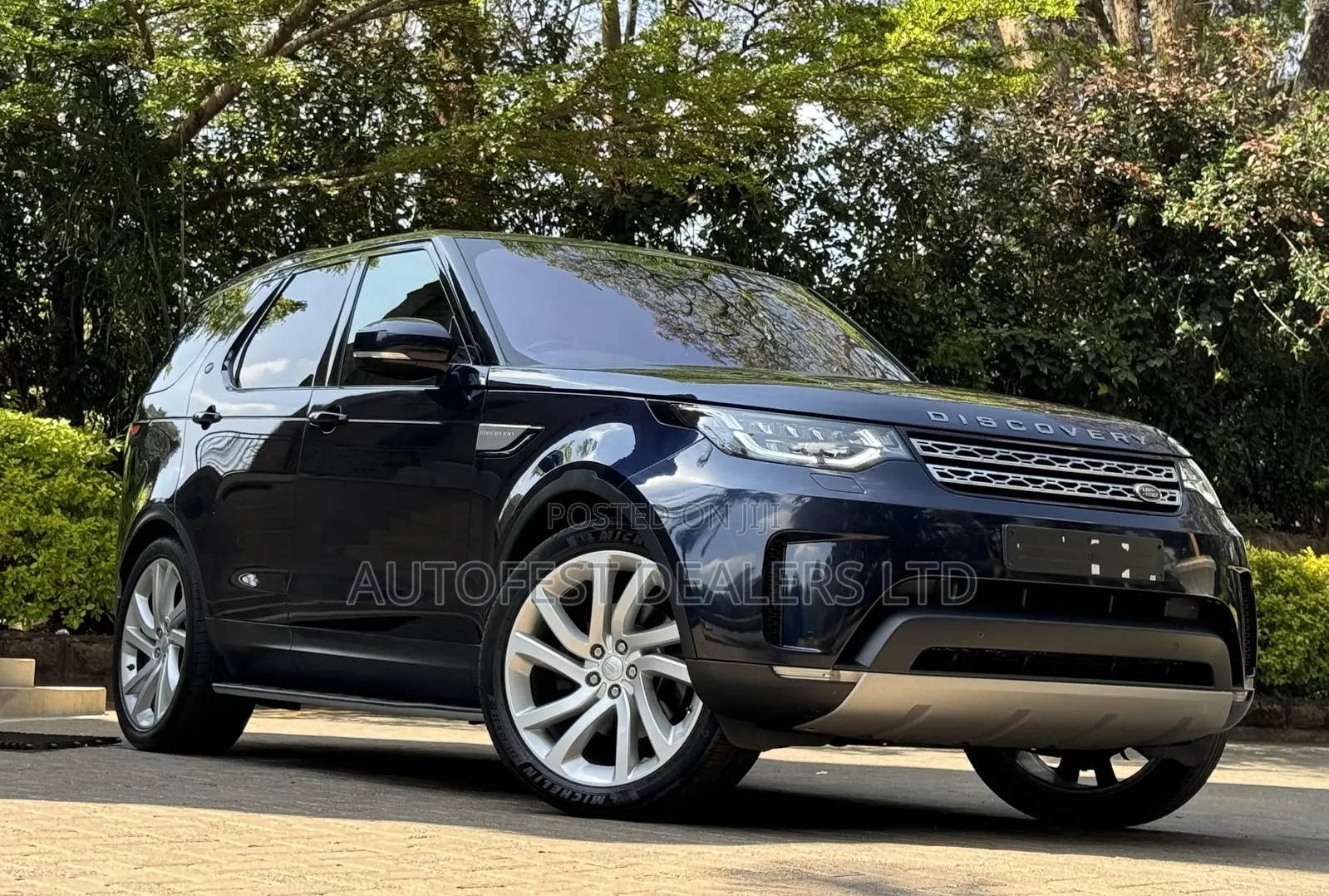 Land Rover Discovery 2017 Blue