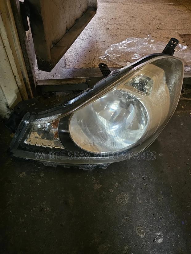 Headlight Nissan Ad