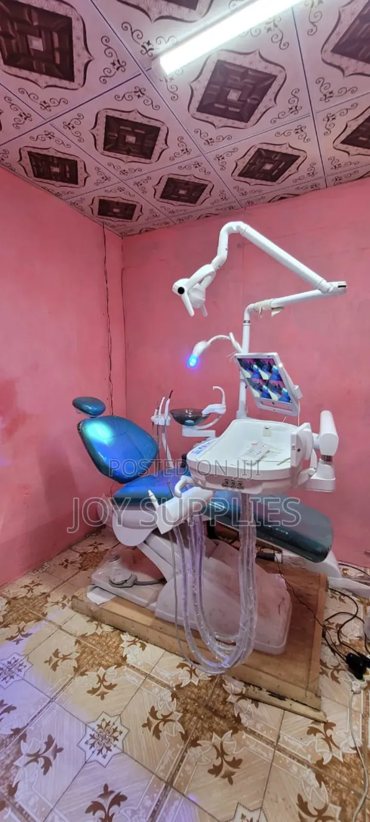 Dental Unit With Compressor