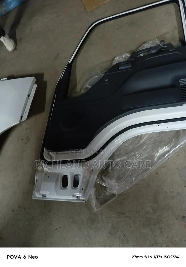 Isuzu 4.3 Front Door - thumbnail 4