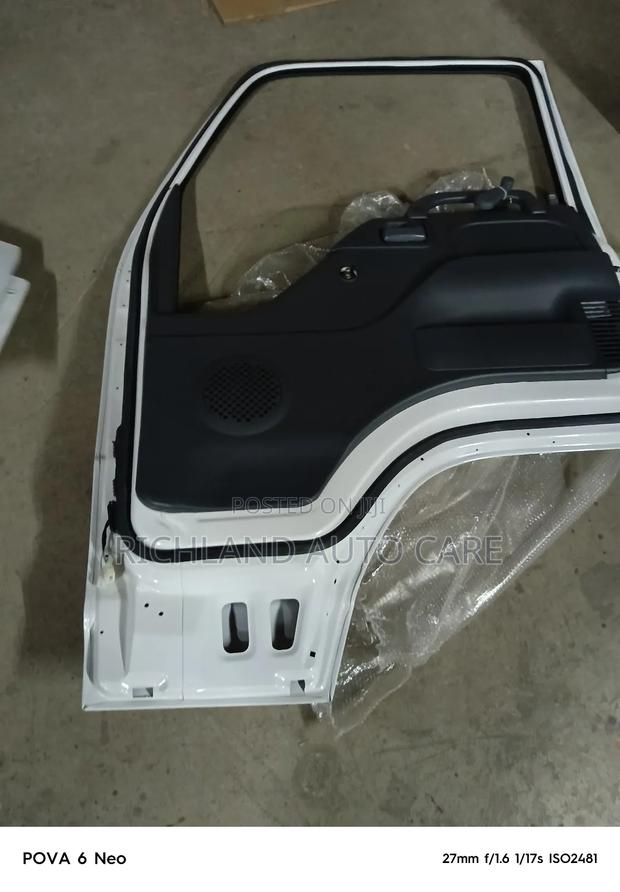Isuzu 4.3 Front Door - thumbnail 6