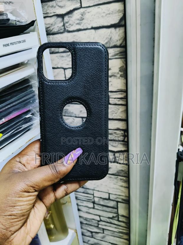 iPhone 11 Pro Max Leather Back Cover (Black) - thumbnail 2