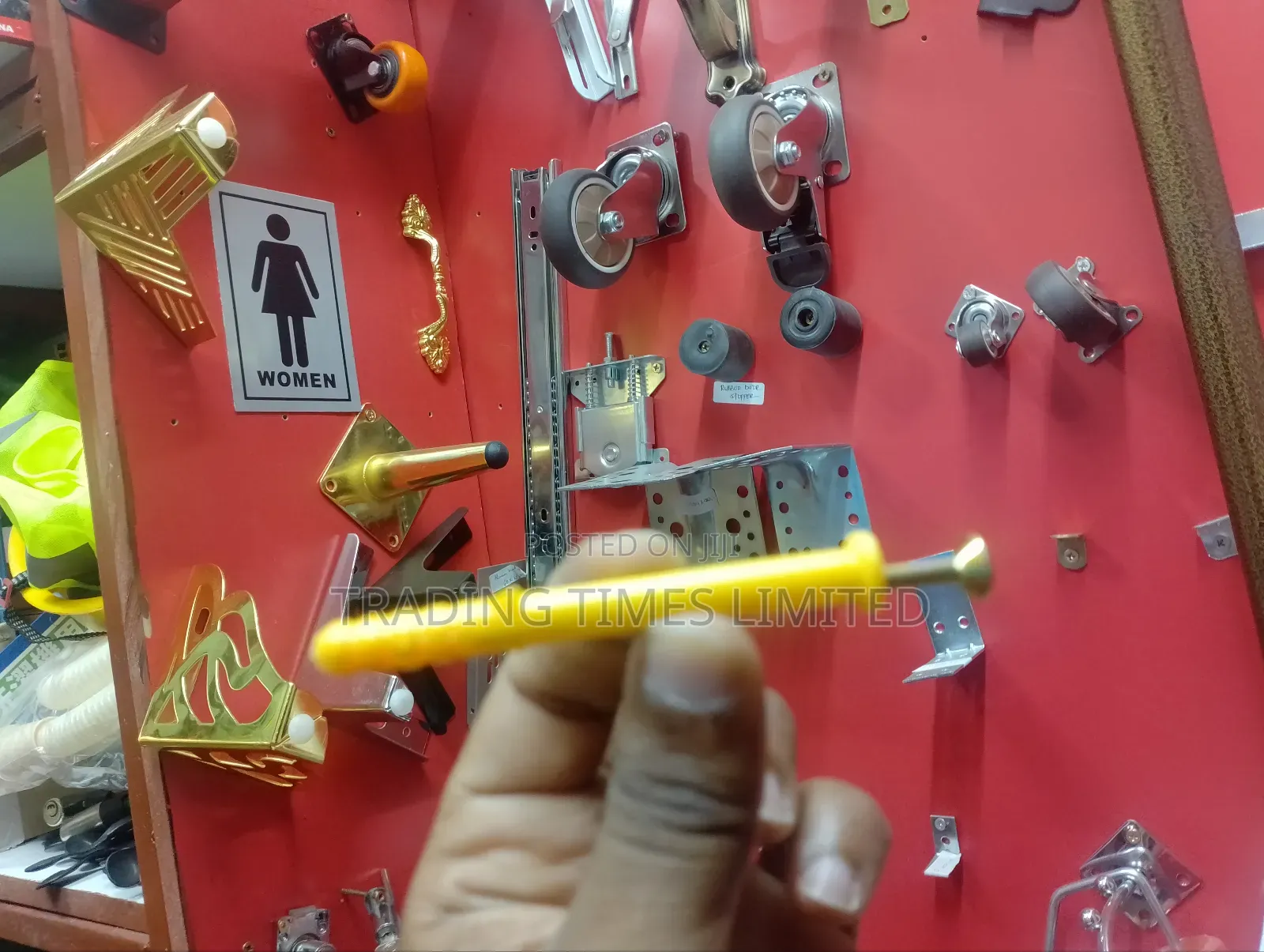 Anchor Screws With Plugs