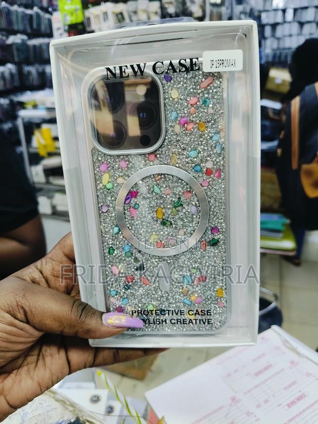 iPhone 15 Pro Max Magsafe Case With Diamonds Glitters