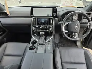 Lexus LX 2023 Green
