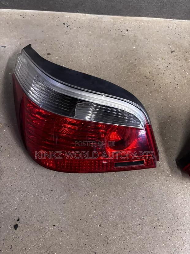 Genuine BMW E60 5-Series Rear Tail Light Set Oem 204-2010 - thumbnail 4