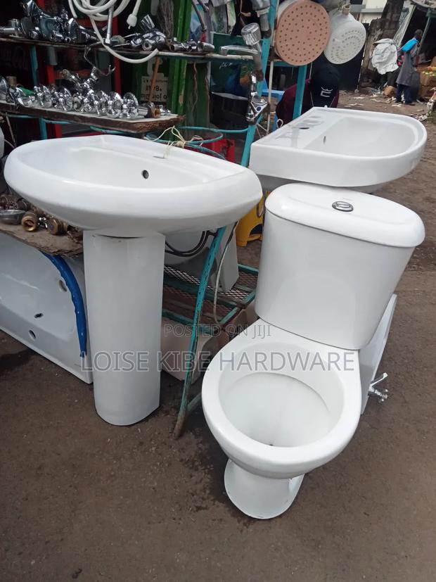 Good Condition X UK Set Toilets