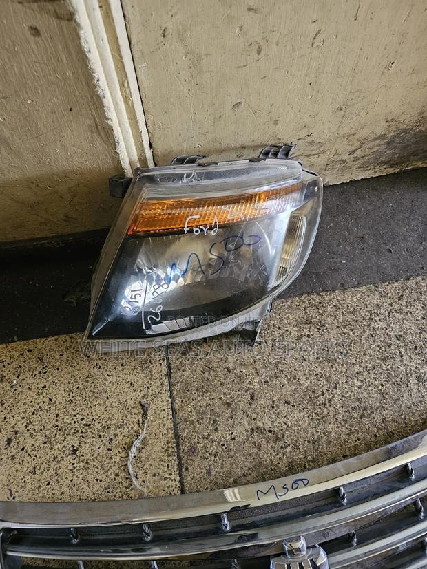 Headlight Ford Ranger 2010