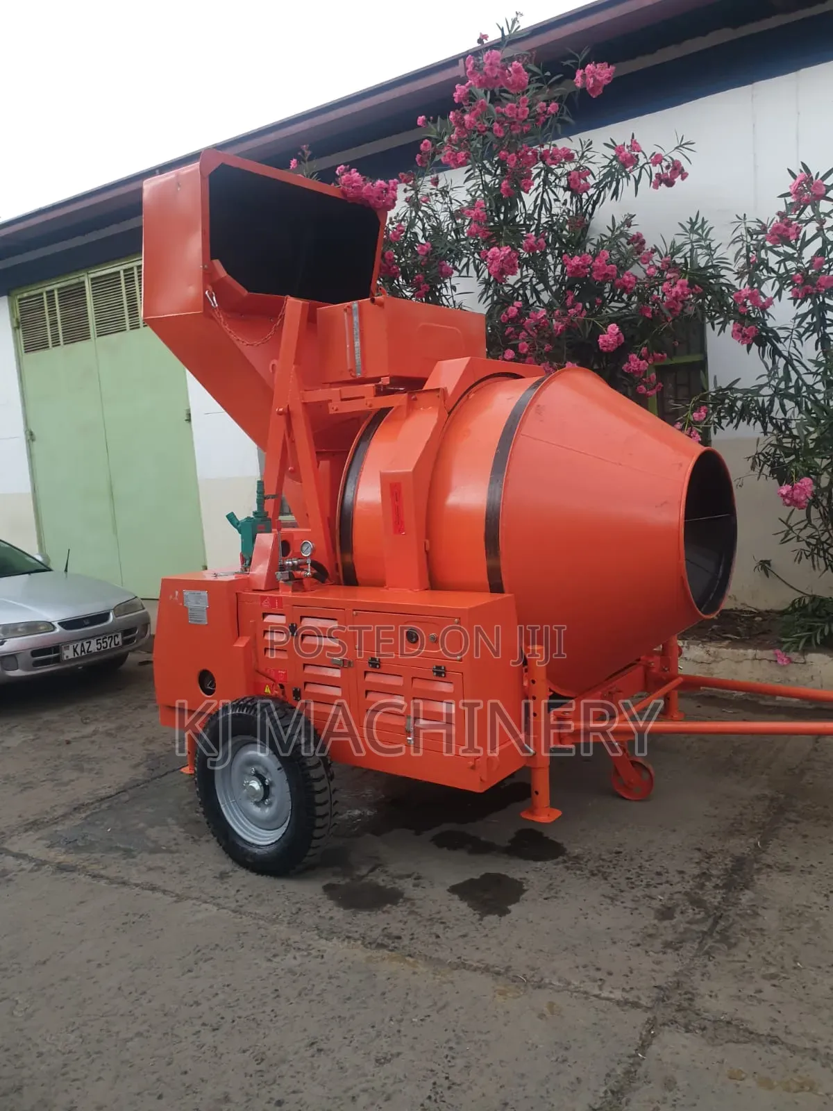 Concrete Mixer 560litres Heavy-Duty Self-Loading Mixer.