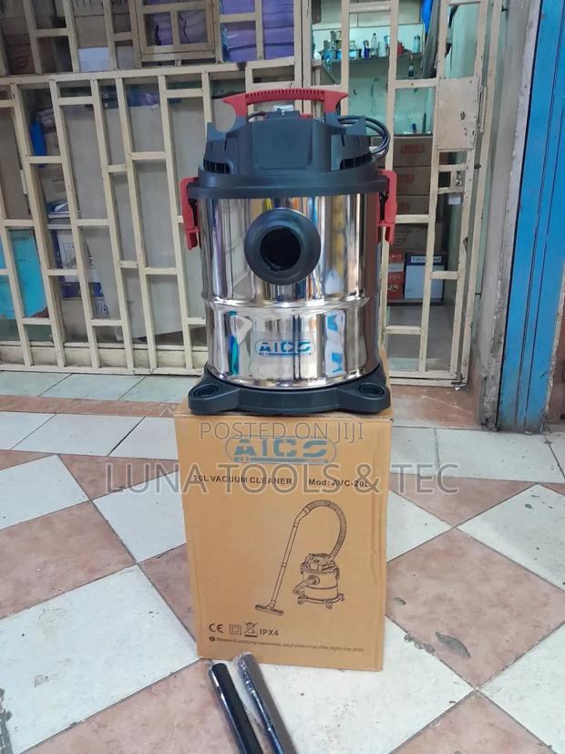 Vacuum Cleaner * 20L Dry and Wet Cleaner.