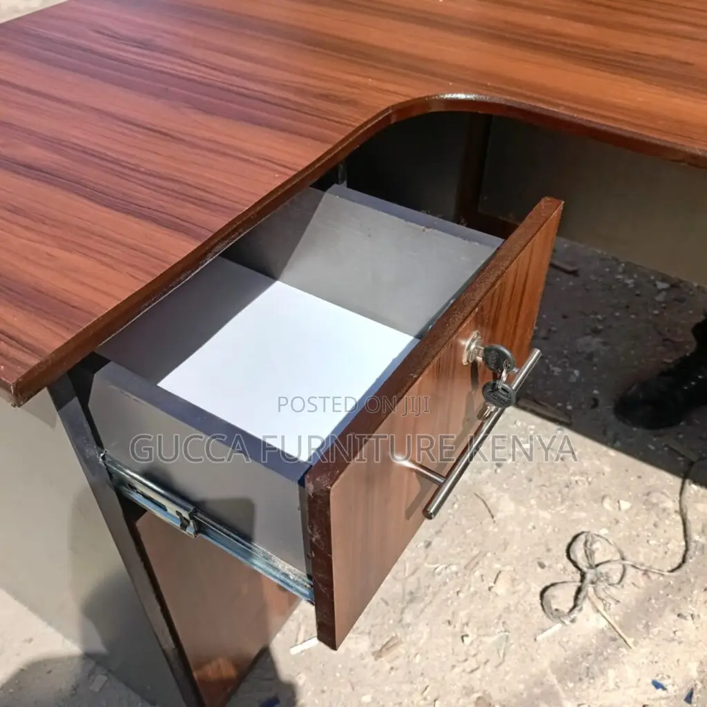 Office Desk: 1.4 Meters Teak Wood Study Desk