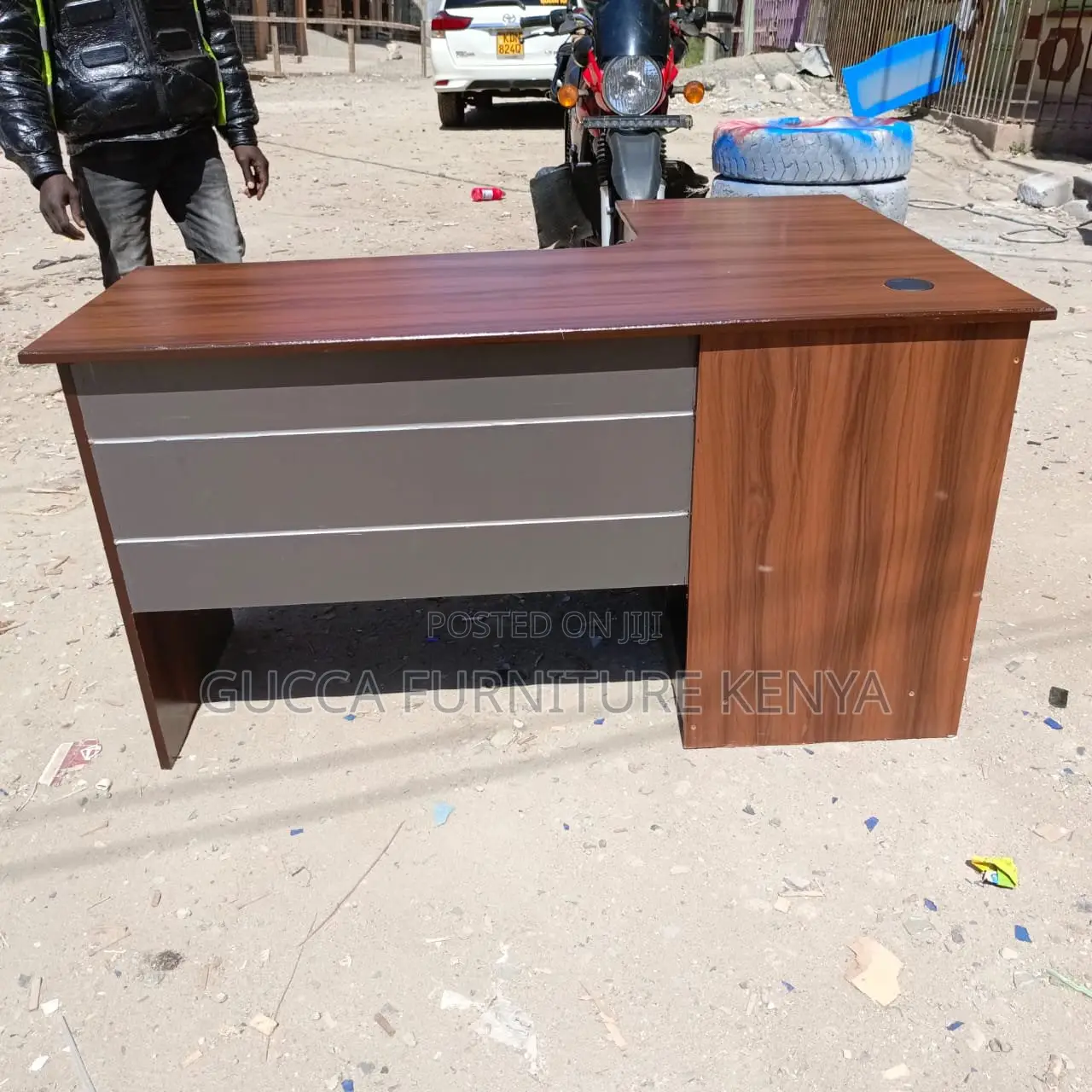 Office Desk: 1.4 Meters Teak Wood Study Desk