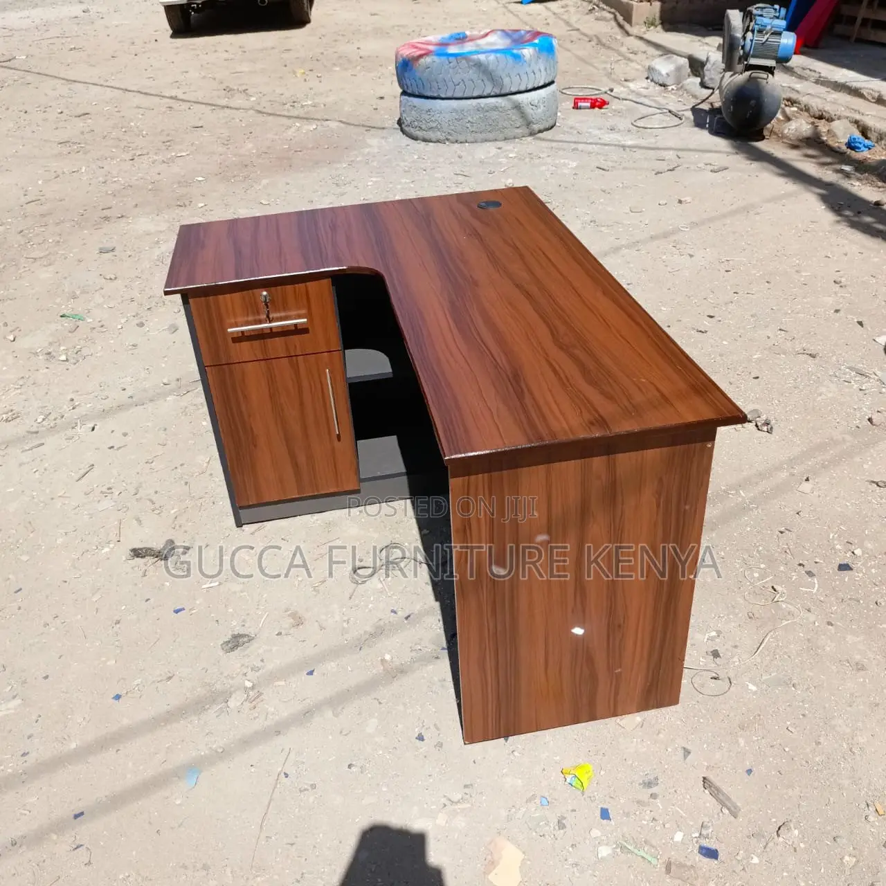 Office Desk: 1.4 Meters Teak Wood Study Desk