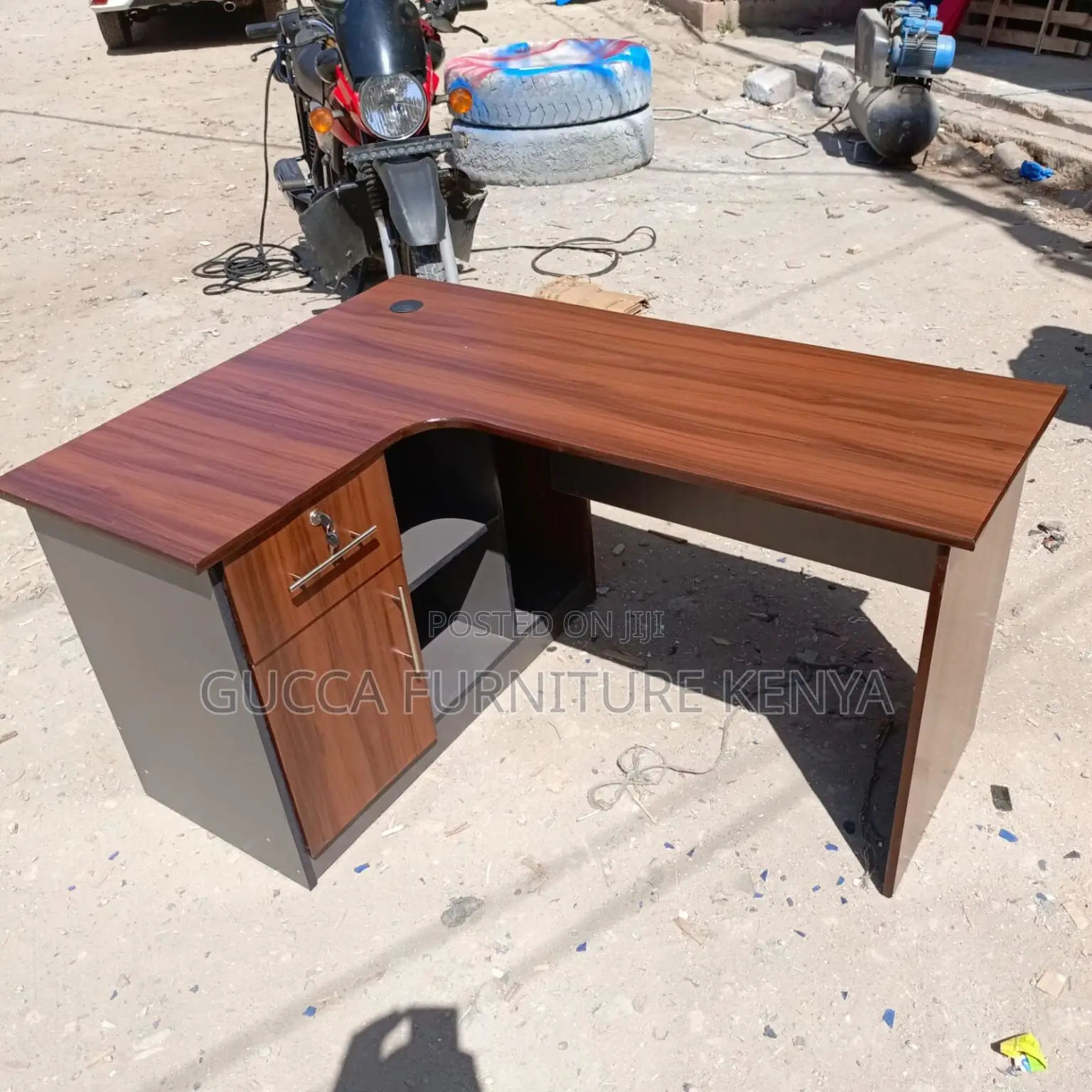 Office Desk: 1.4 Meters Teak Wood Study Desk