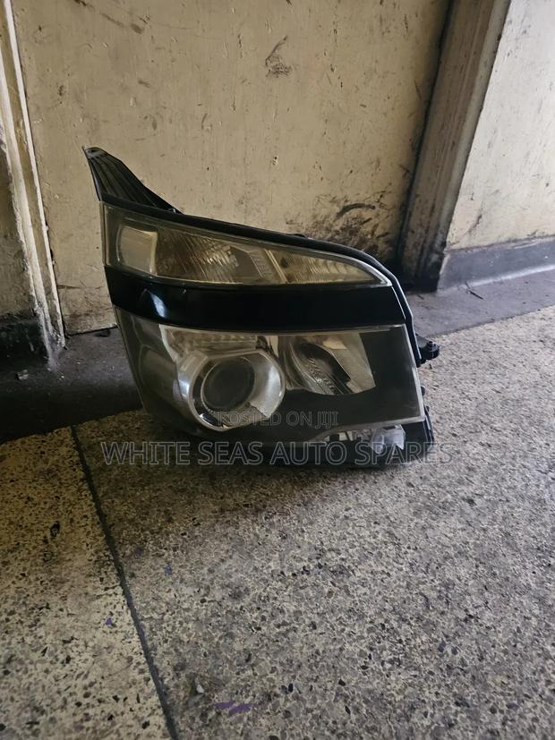 Headlight Voxy 2012 Zenon